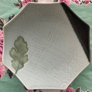Pretty Vintage Oriental Leaf design Dish